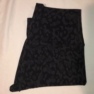 Black printed align lululemon leggings